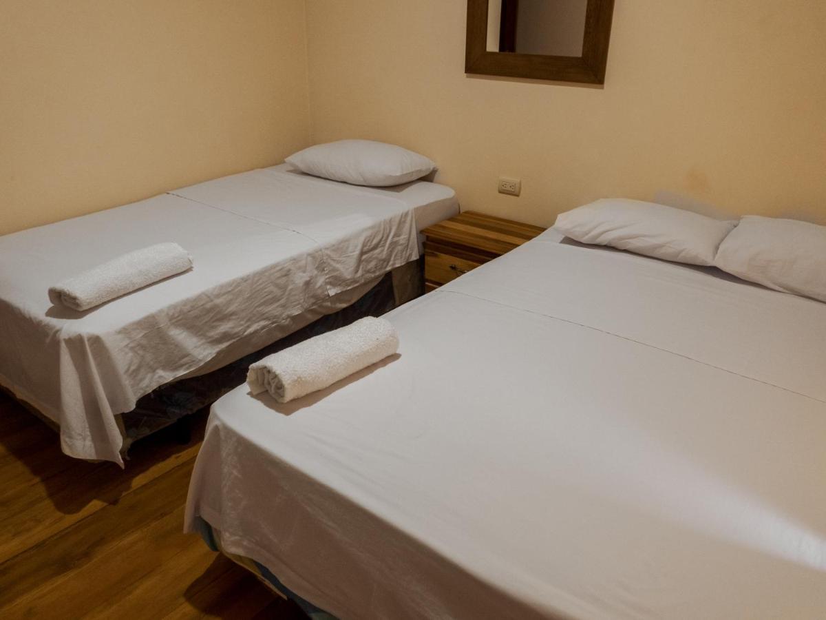 Hostal Tortuga Dorada Puerto López Eksteriør billede