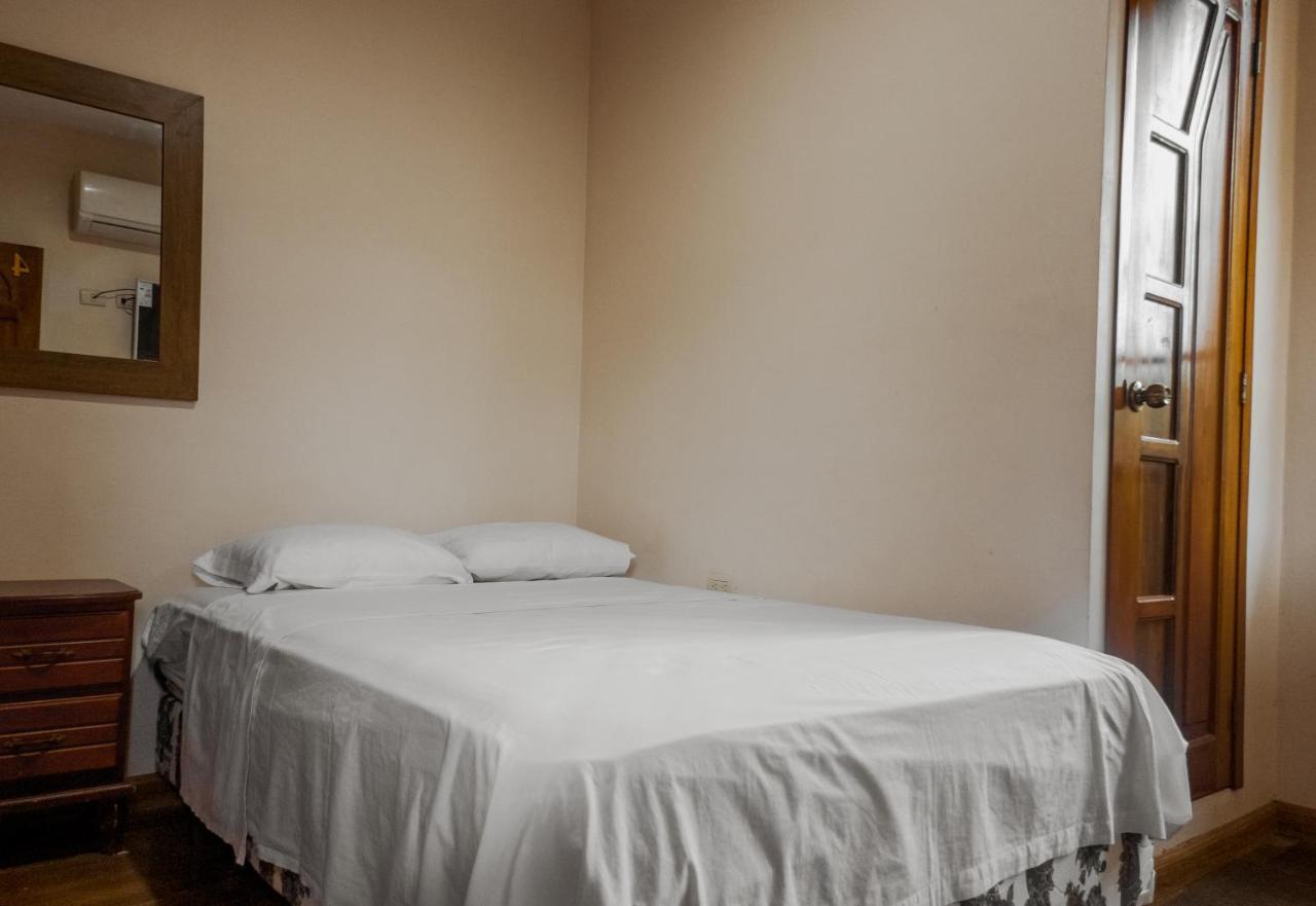 Hostal Tortuga Dorada Puerto López Eksteriør billede