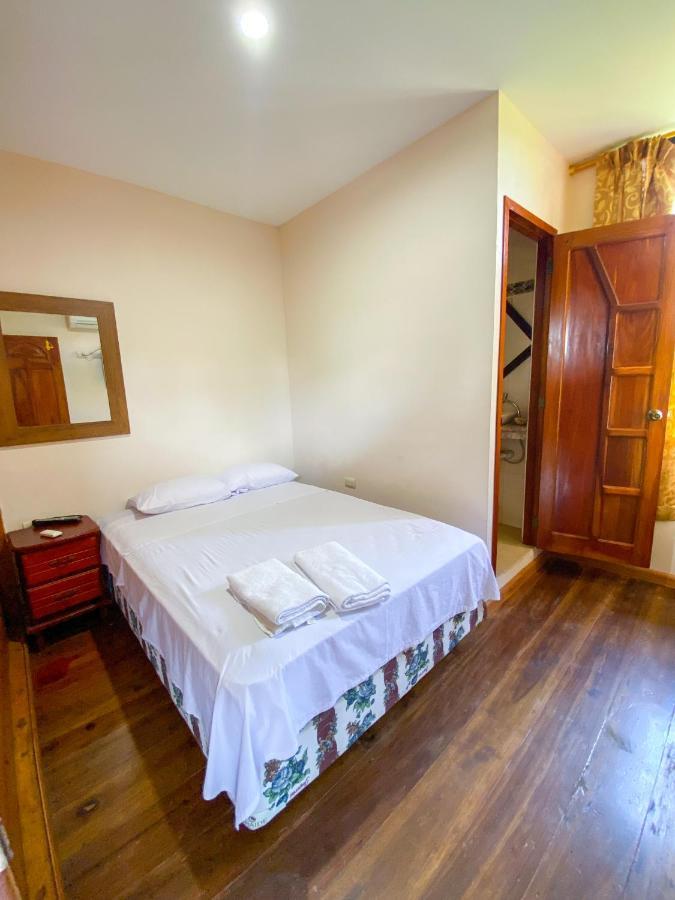 Hostal Tortuga Dorada Puerto López Eksteriør billede