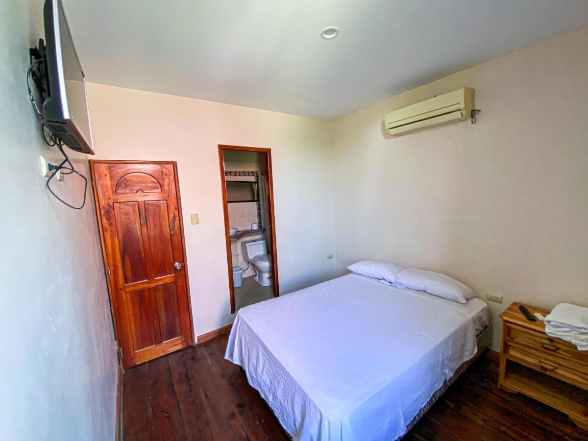 Hostal Tortuga Dorada Puerto López Eksteriør billede
