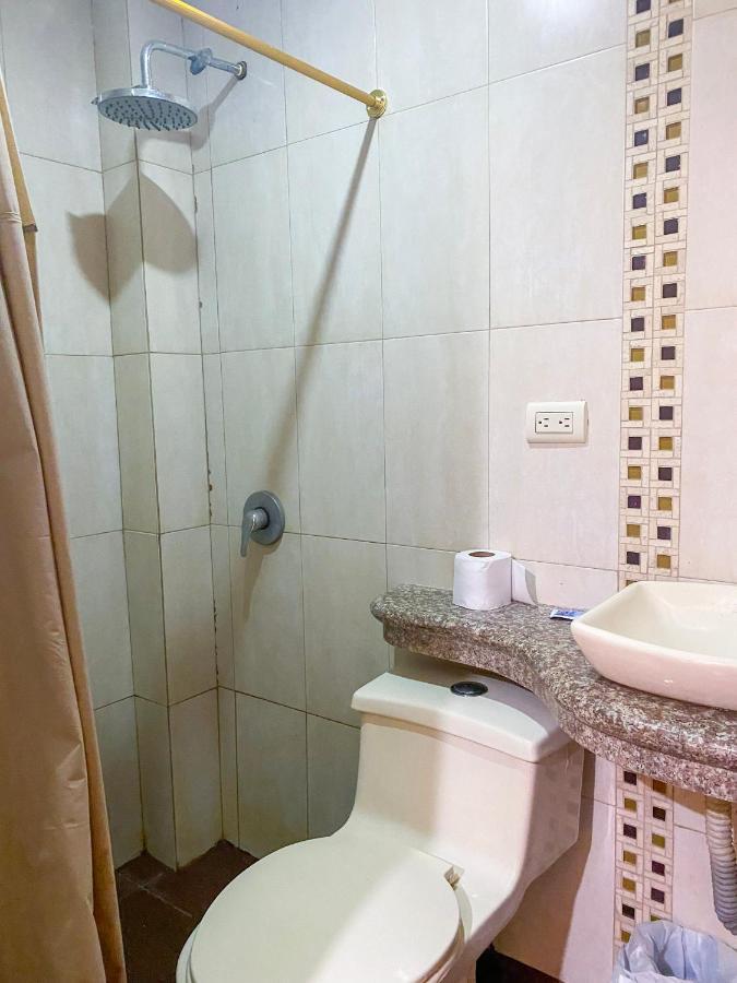 Hostal Tortuga Dorada Puerto López Eksteriør billede